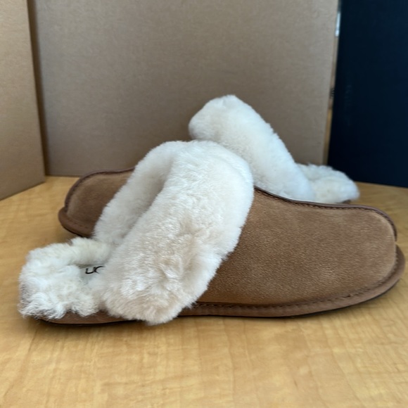 Ugg Women’s Scuffette Slipper - Picture 6 of 7